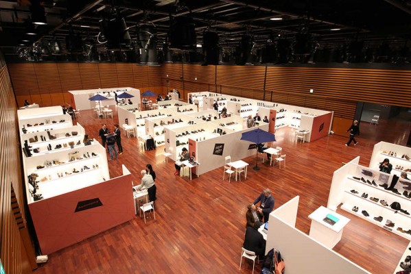 El calzado alicantino viaja a la capital asiática de la moda con cifra récord de participación 