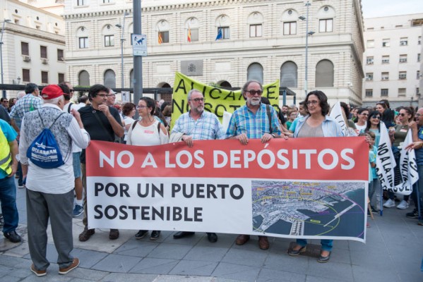 El Consell revisará el 'resquicio jurídico' sobre los depósitos para exigir el estudio de impacto