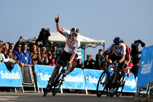 Fabio Jakobsen se lleva la etapa final y Pogacar gana la Vuelta