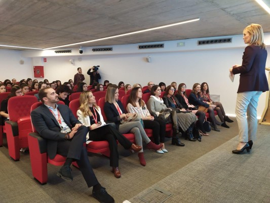 Chicas estudiantes de la Región conocen modelos inspiradores de mujeres profesionales en Zambudio