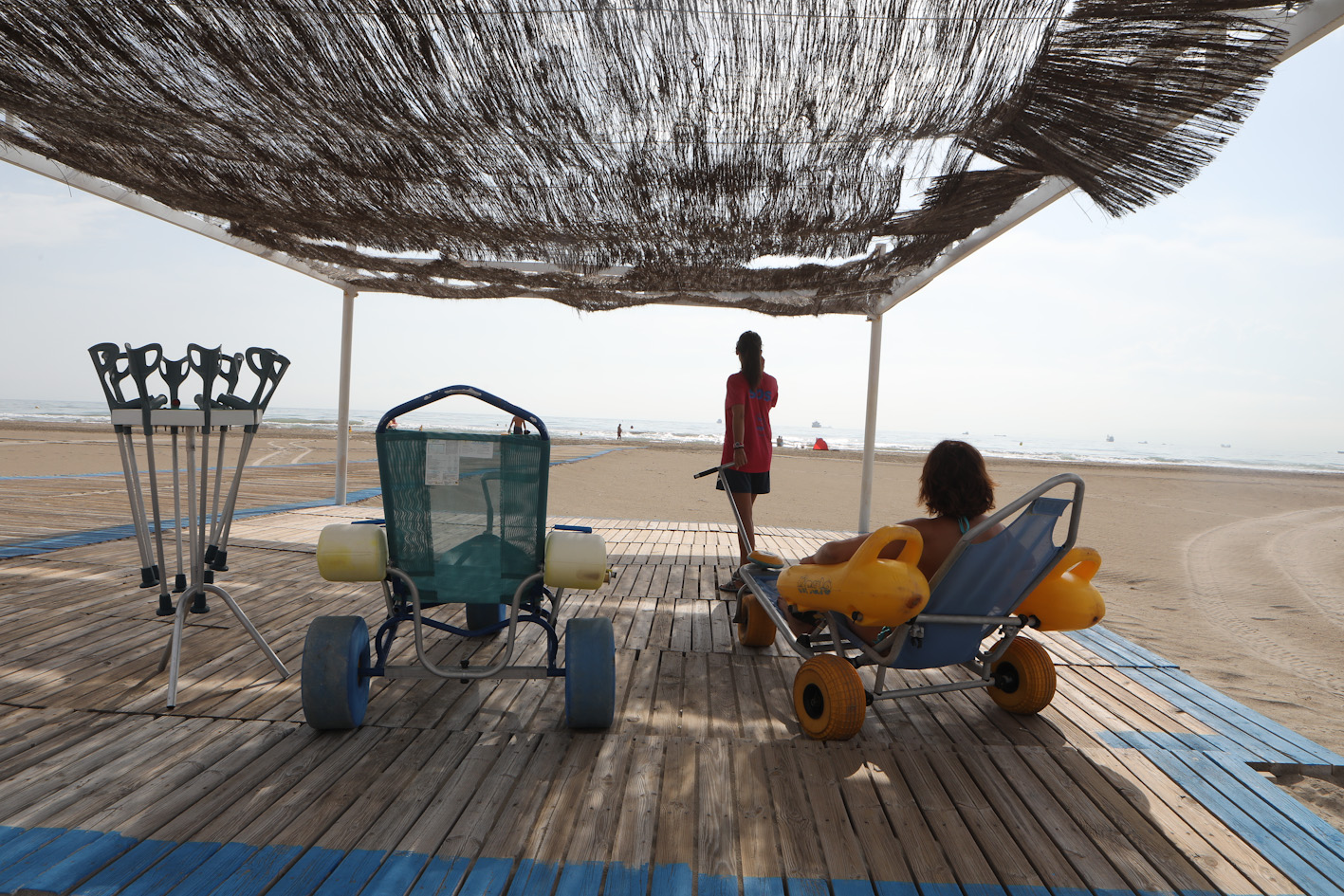 Castelló proyecta vestuarios, pasarelas adaptadas y nuevas duchas para hacer más accesibles sus playas