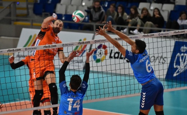 El CV Teruel impone su ley y despierta al UBE L'Illa Grau de su sueño copero (3-0)