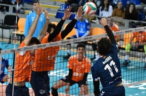 El UBE L'Illa Grau tumba al Vóley Palma en el desempate y accede a semifinales de Copa