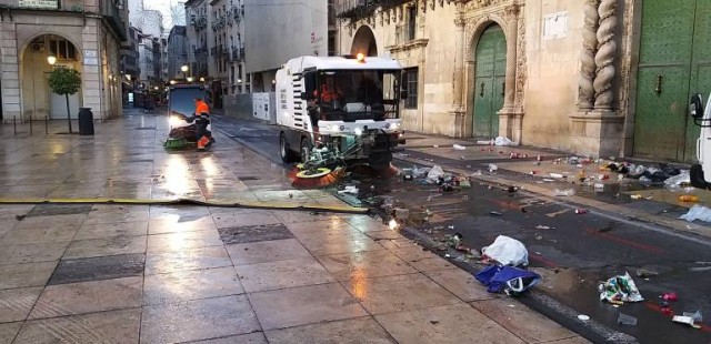 Las contratas en espera en Alicante tras la limpieza escolar: basura, autobuses, cementerio, telefonía...