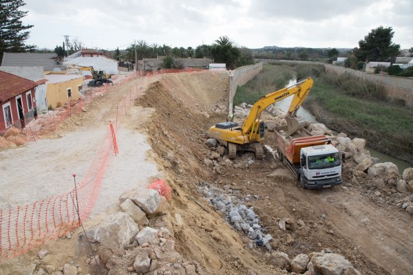 La reparación del muro del río en Almoradí: preocupación hasta que no finalicen las obras