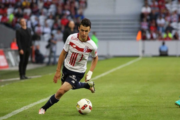 El Sevilla ficha al lateral internacional galo Corchia (Lille) por 5 millones
