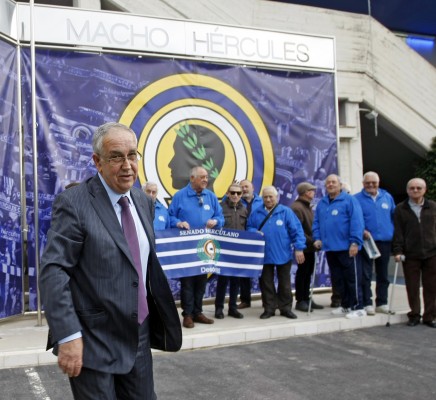 Después de gastarse dos millones en plantilla, para Hernández la culpa es de 'Los Pacos' y no de Portillo