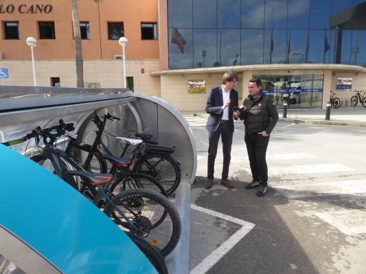 Intelligent Mobility elige La Nucía para su proyecto 
de “aparcabicis” autónomo con energía solar
