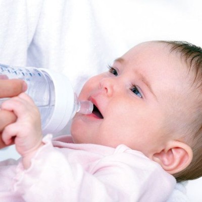 Los pediatras avisan de que un bebé puede ahogarse con solo 2 centímetros de agua