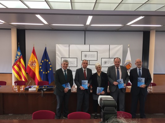 Un catedrático de la UPV favorable a la ampliación del Puerto no ve justificado el dragado del canal de acceso