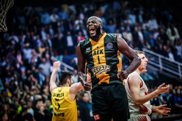 Delroy James, fuerza y experiencia para el juego interior del UCAM