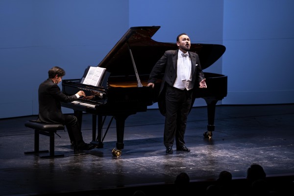Javier Camarena, canto lírico por todo lo alto

