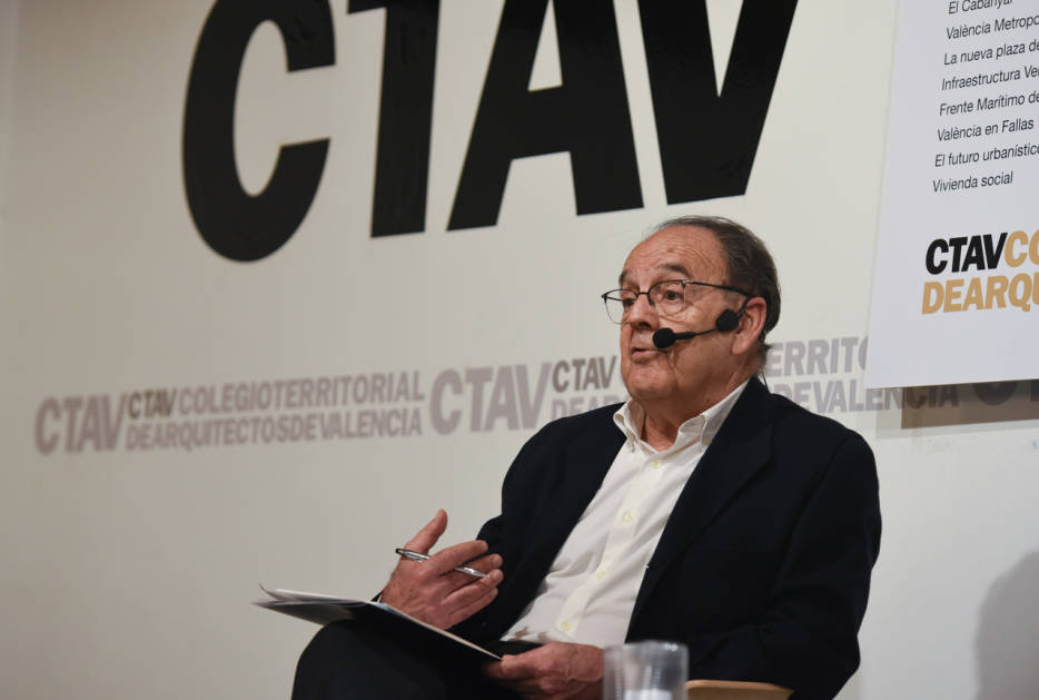 El subdirector del Puerto de València responsabiliza a Costas del bloqueo en la regeneración de las playas