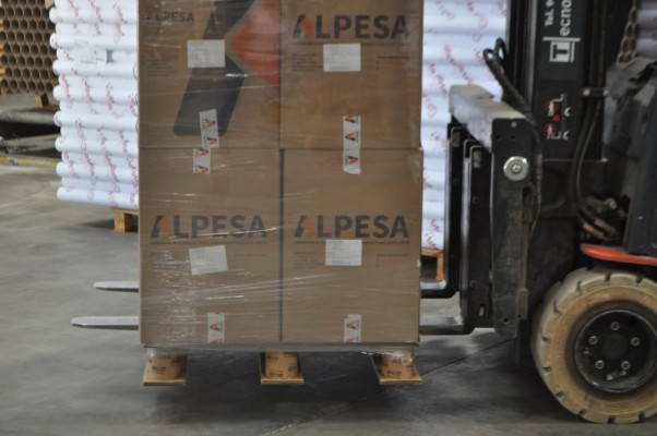La valenciana Alpesa sustituye 12.000 palets de madera por otros de cartón 100% reciclado 