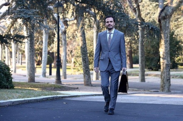 Garzón prepara un decreto para limitar la publicidad del juego 'online' de 1.00 a 5.00 horas