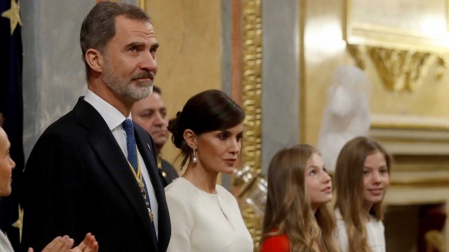 “El Rey es el Jefe del Estado, símbolo de su unidad y permanencia” 
