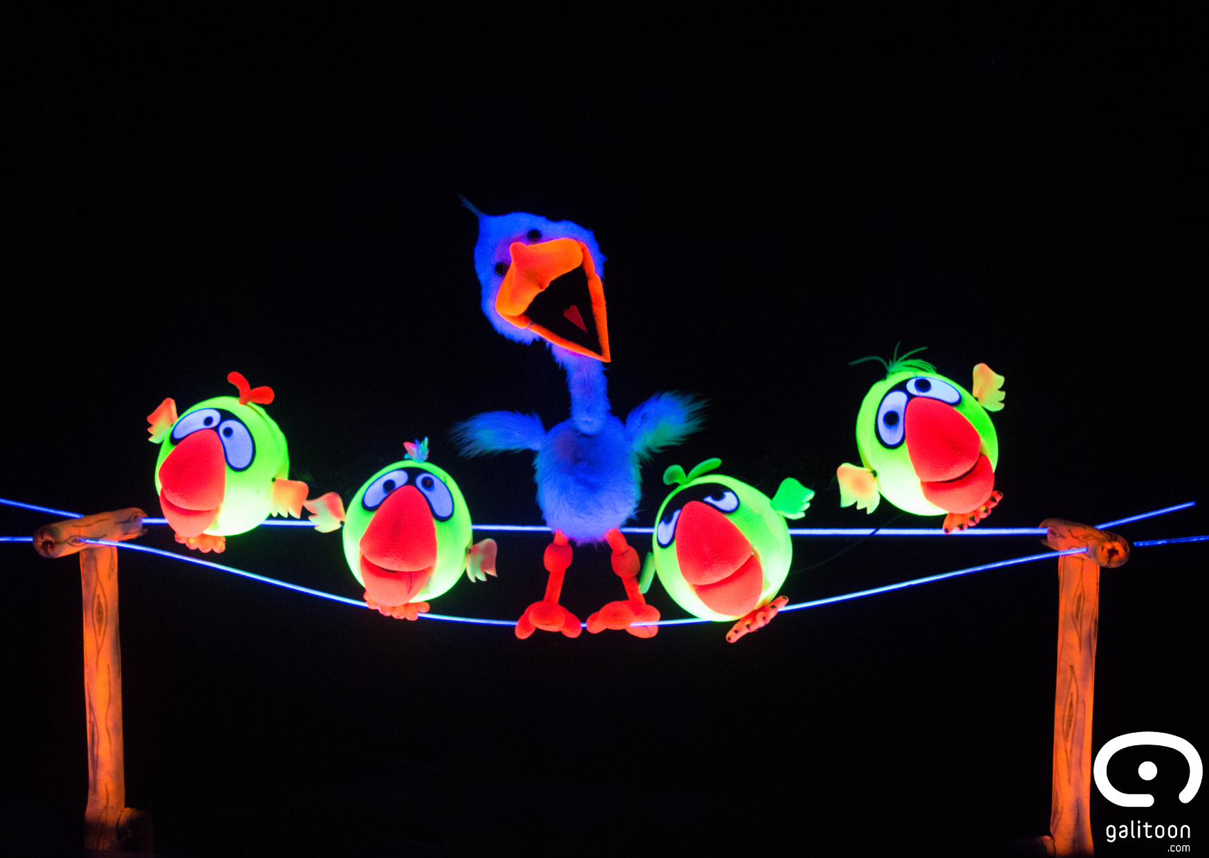 'Güela, güela' llena de música, colores y plasticidad el Teatro La PlaZeta