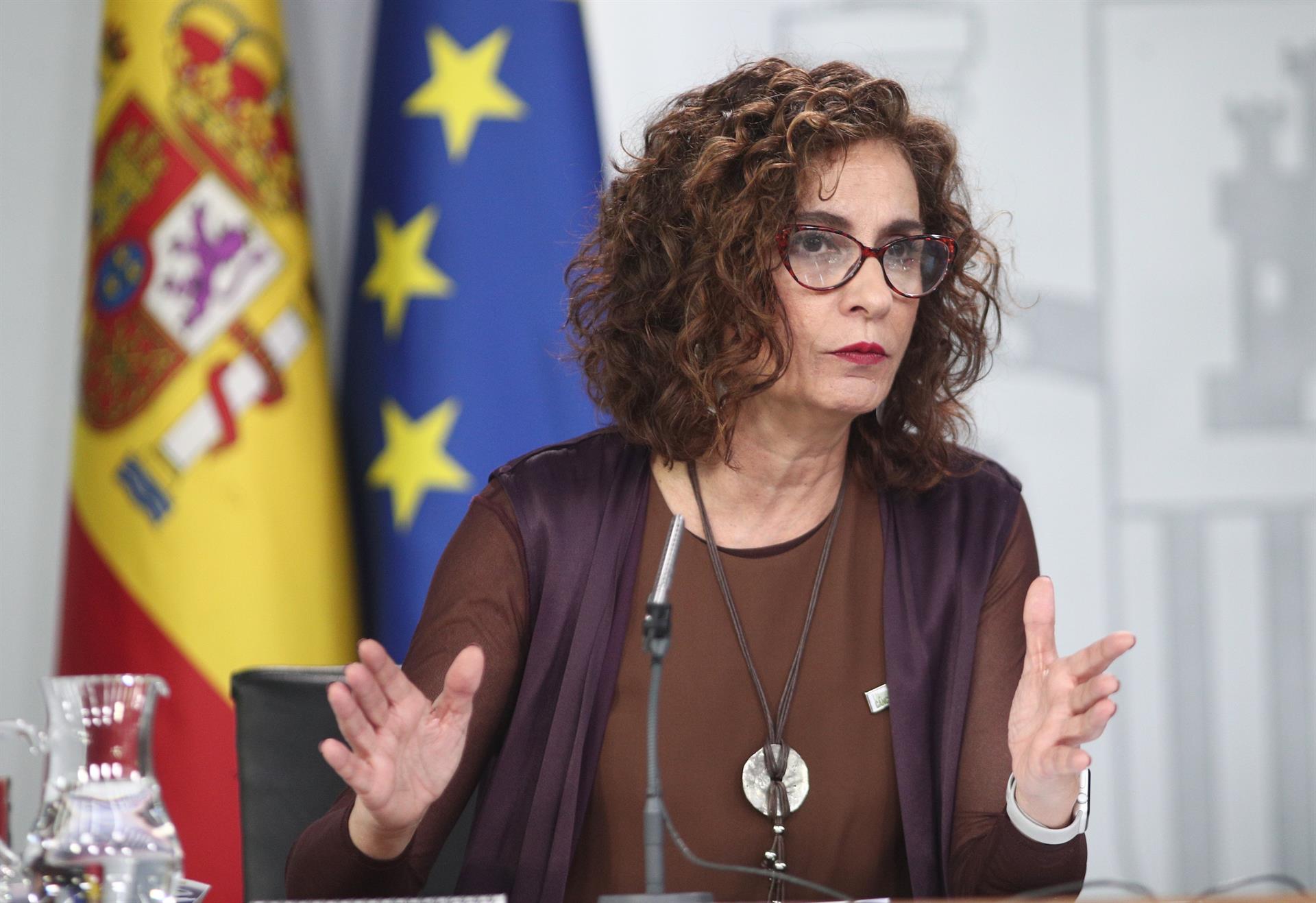 Montero da por zanjado el IVA autonómico de 2017 y rechaza pronunciarse sobre las denuncias