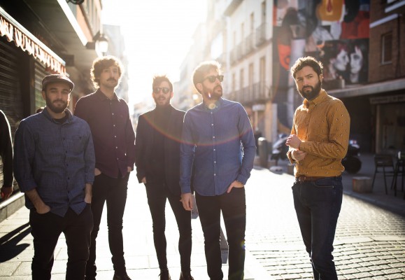 La banda Novembre Elèctric mostra una nova cara amb 'Lluna Nova'