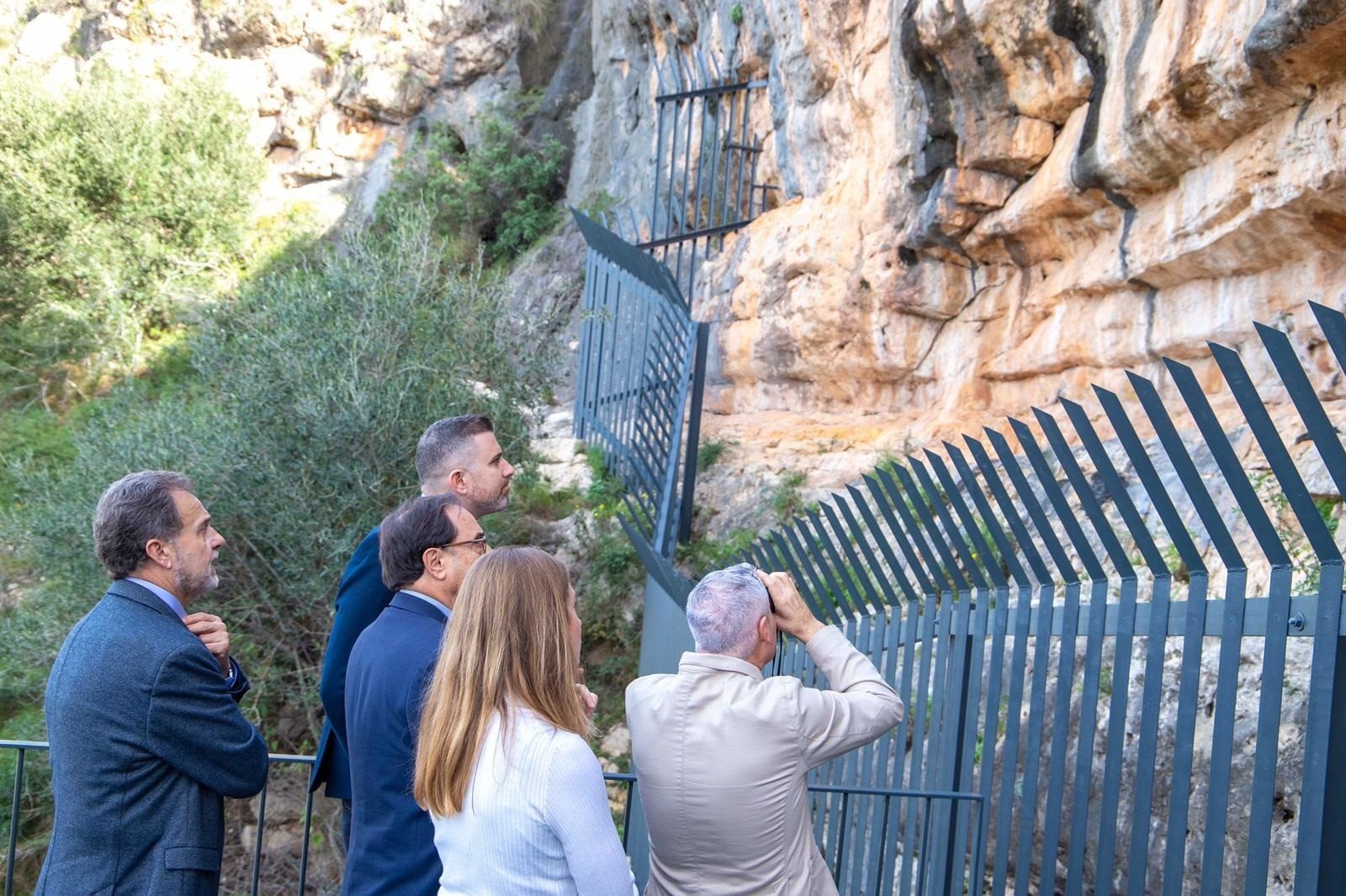 Cullera descubre al público pinturas rupestres ocultas desde la Edad de Bronce