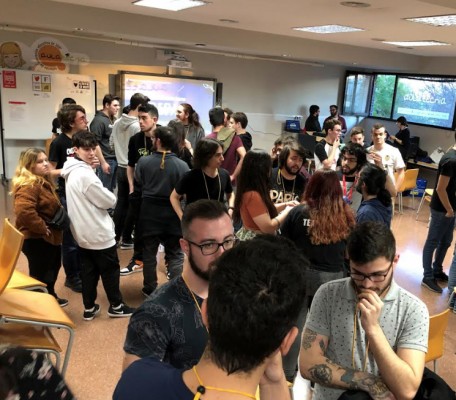 La Global Game Jam genera 13 nuevos videojuegos desde Florida Universitària
