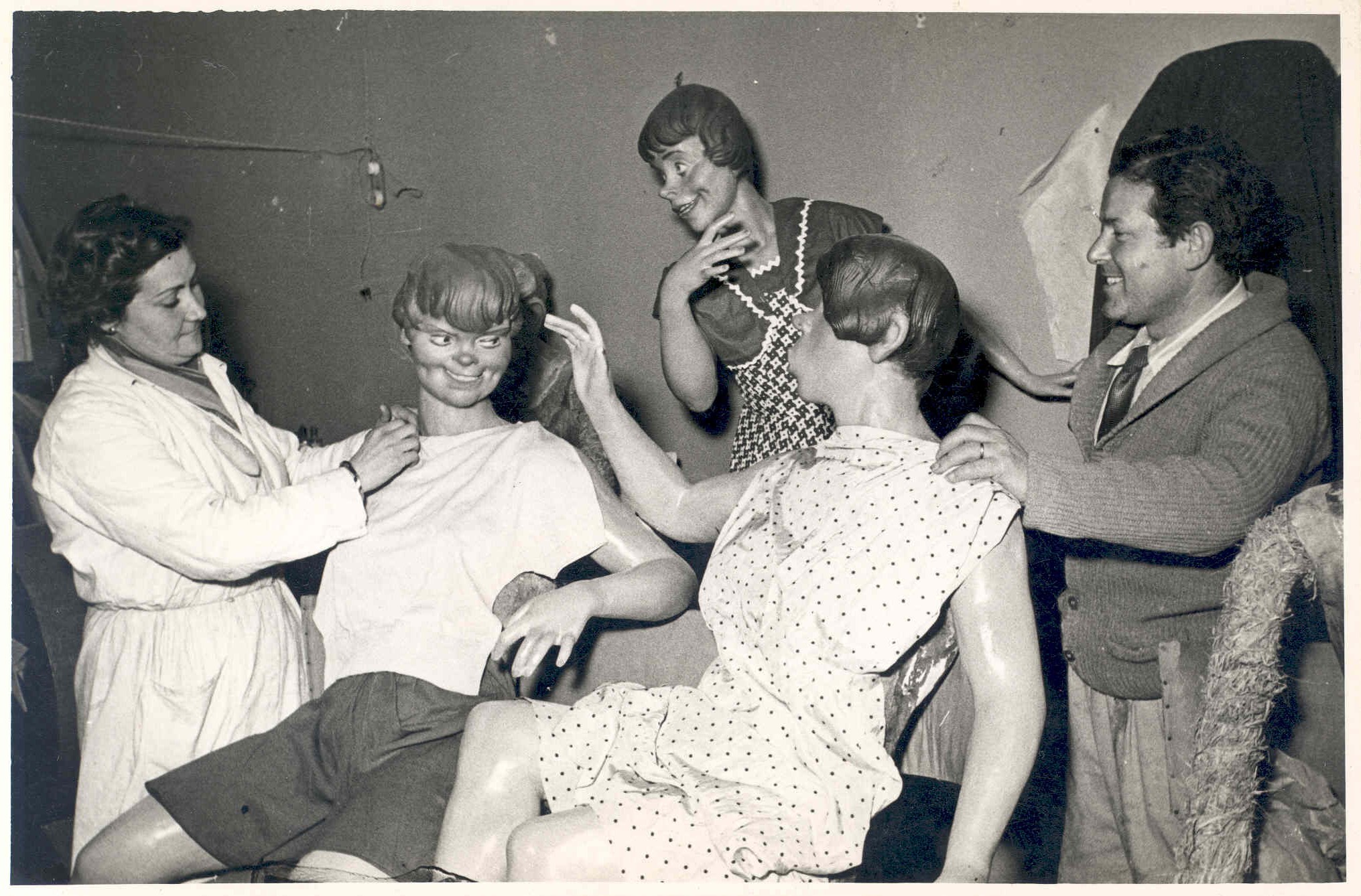 Medio siglo de fallas: la familia de Modesto González dona 600 fotos al Ayuntamiento