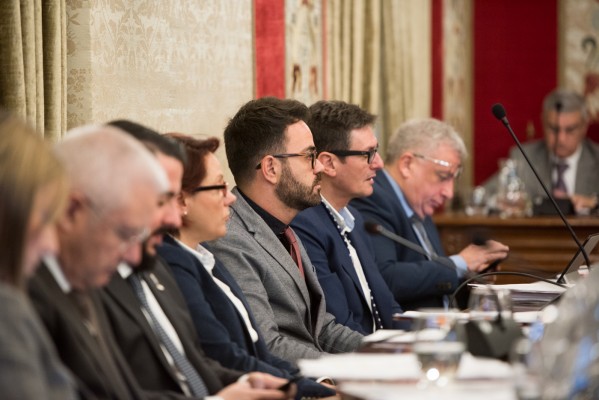 El 'desquicio' con el valenciano: Cs pide informes a los ediles de Alicante por su voto frente a Vox y PP