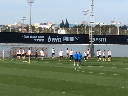 El Valencia CF prepara la Copa sin Gameiro ni Gayà