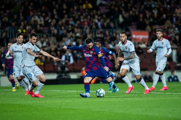 La conexión entre Messi y Ansu Fati anega al Levante