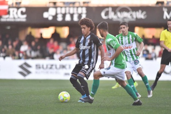 El Cartagena no recupera el brillo pero sí el liderato tras ganar al Sanluqueño en casa (2-0)