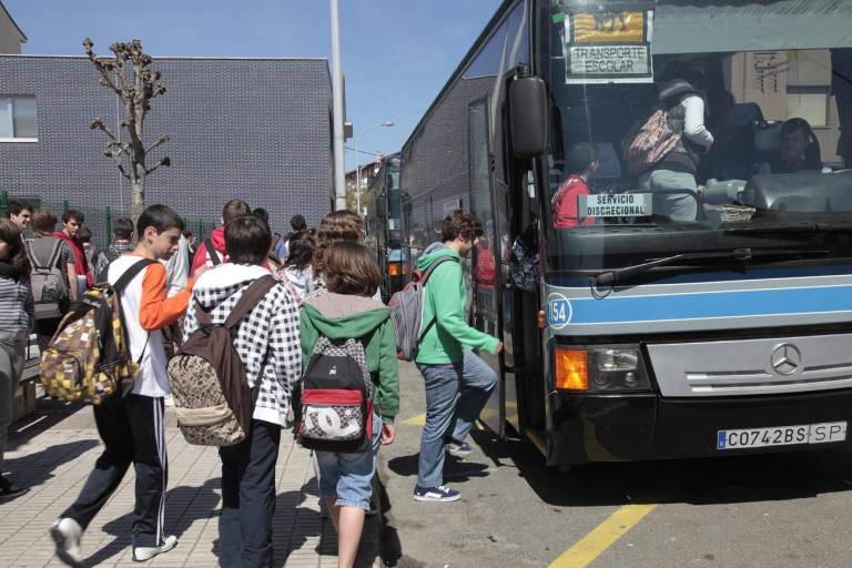 La Policía Local intensificará el control de seguridad del transporte escolar en Vila-real
