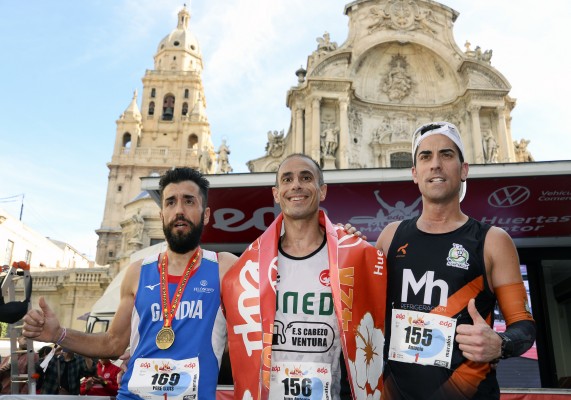 Juan Antonio Zamora y Monserrat Sánchez se llevan el VII Maratón de Murcia