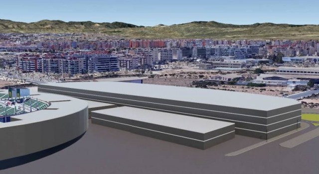 Los propietarios del centro de ocio del Martínez Valero negocian con tres operadoras para el hotel