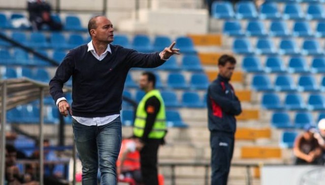 Mir se juega su continuidad en el Hércules ante el líder Sabadell
