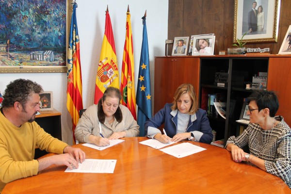 Benicàssim rubrica su apoyo al tejido asociativo de la ciudad y destina 48.000 euros en convenios 