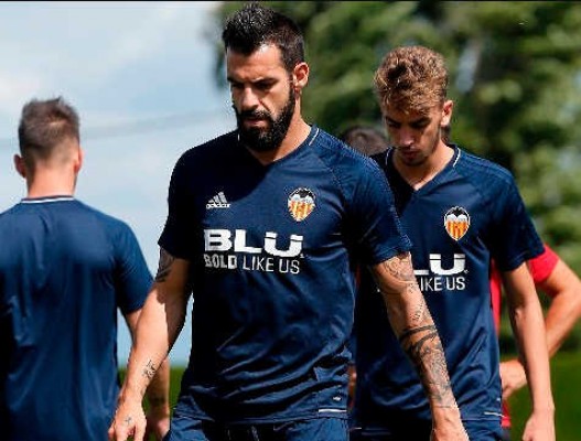 Negredo, el 'retrato' oculto de Peter Lim