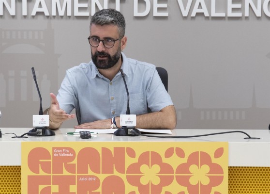 La oposición exige la dimisión de Fuset y apela a la 