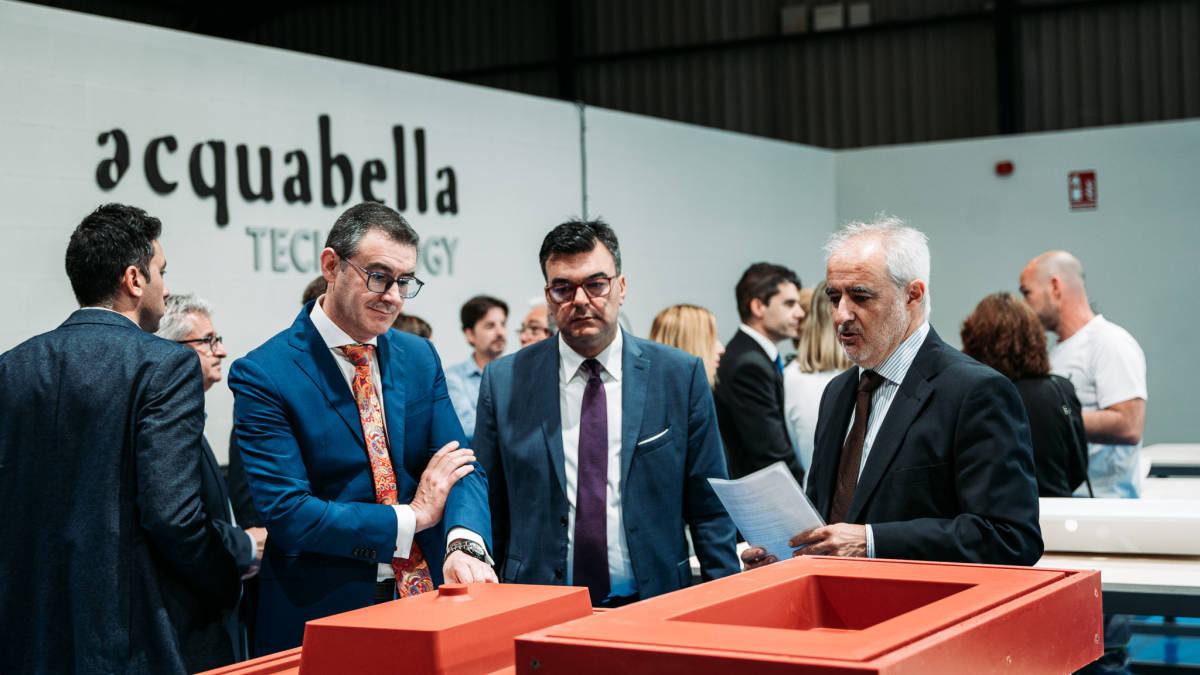 El fondo Cranemere compra Acquabella y pasa a ser líder mundial en fabricación de platos de ducha