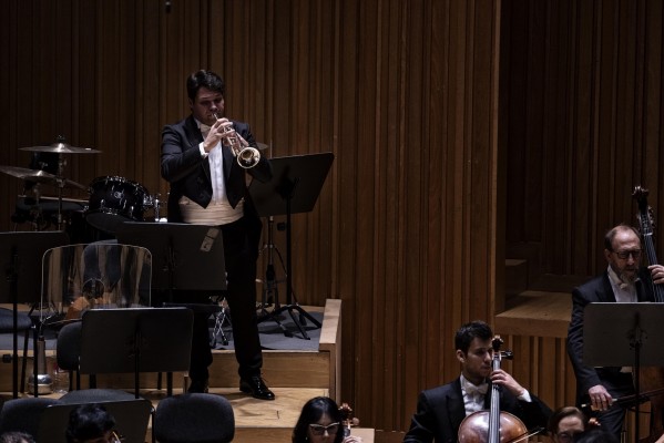 Raúl Junquera interpretan el concierto para trompeta de Hummel en el TEM