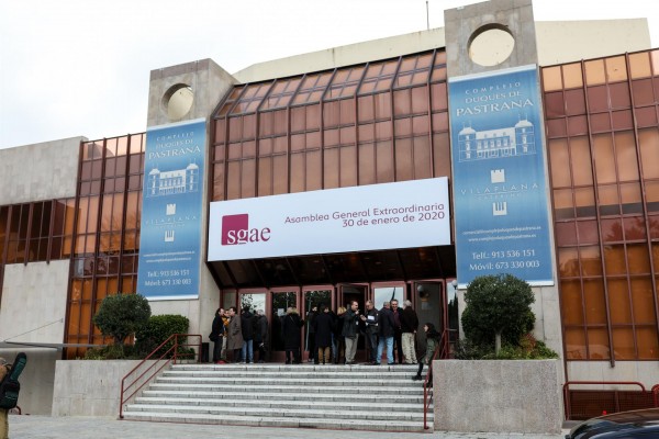 Los socios de la SGAE aprueban, a la tercera, sus nuevos estatutos