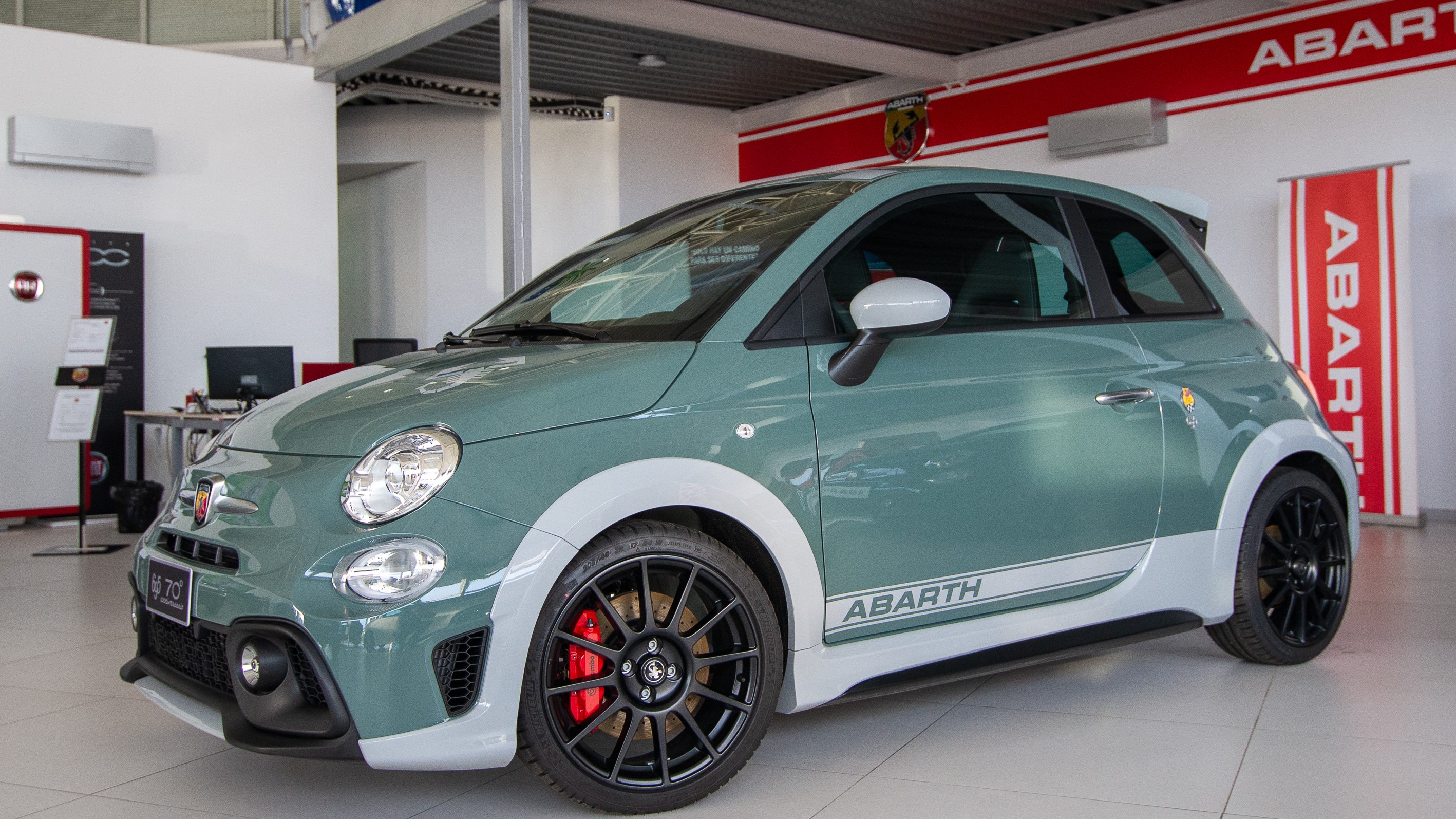 El Abarth 695 edición 70 aniversario llega a Comauto Sport Castelló