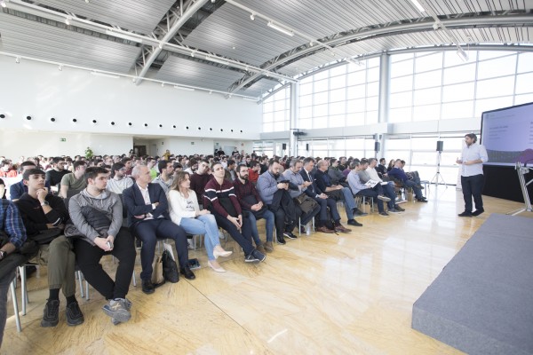 Más de 450 alumnos de FP asisten al foro sobre el reto de las nuevas tecnologías y el empleo
