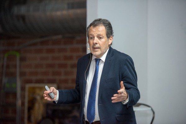 La importancia de la información contrastada para curar personas, frente al 
