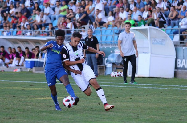 El UCAM CF ficha al extremo argelino Mustafá, quien venía siendo titular en el líder Marbella