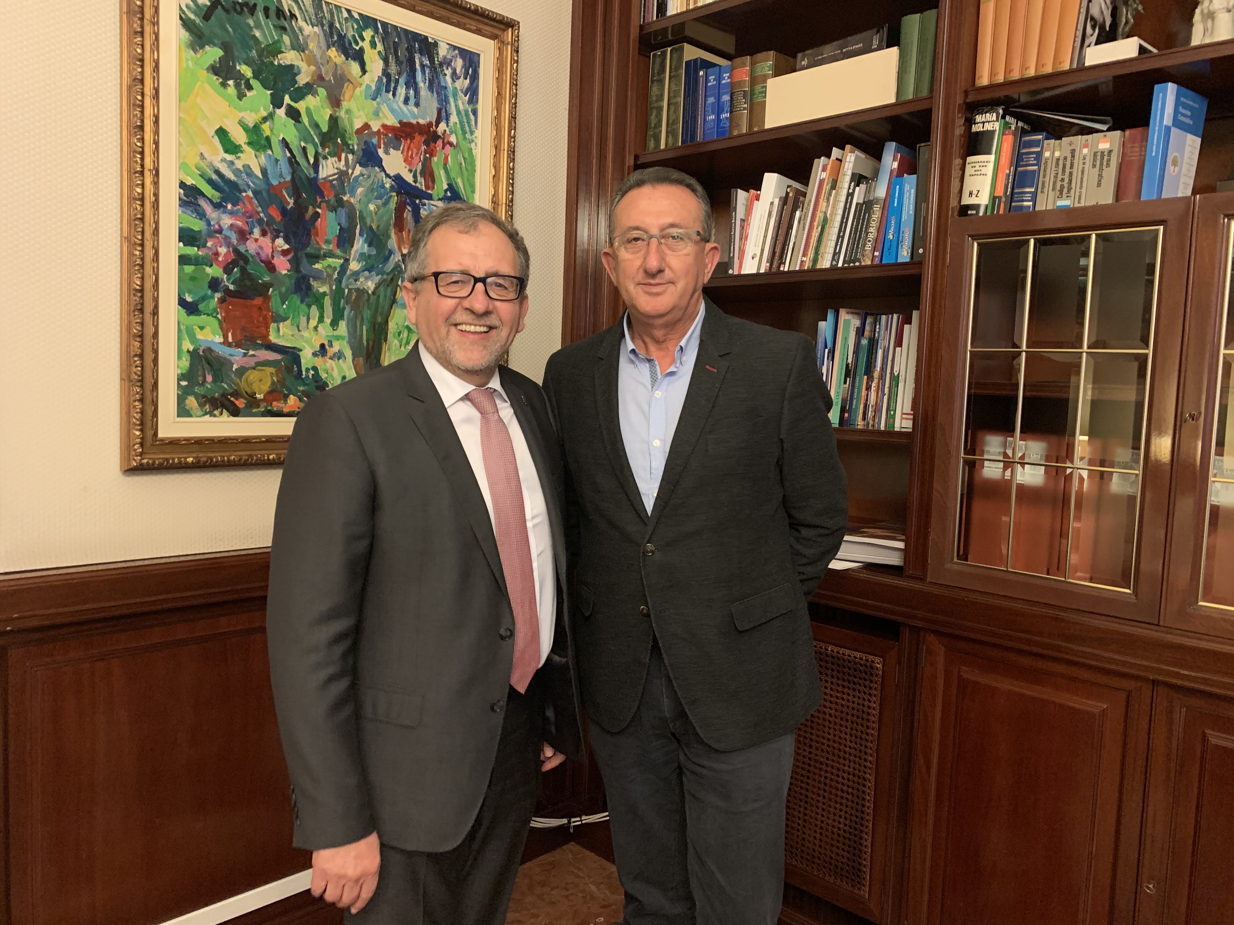 El presidente de la Diputación Provincial de Castellón, José Martí, durante su encuentro con el presidente de Cevisama, Manuel Rubert. - 