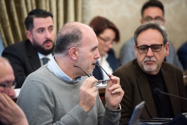 PP y Cs cogen el guante de Compromís y apoyan una comisión sobre el futuro del servicio de autobús