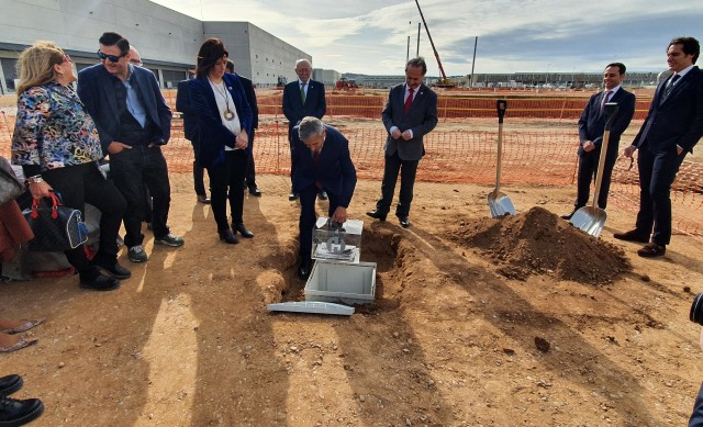 Hefame pone la primera piedra de su centro logístico en Valencia, en el que invertirá 22 M€ 