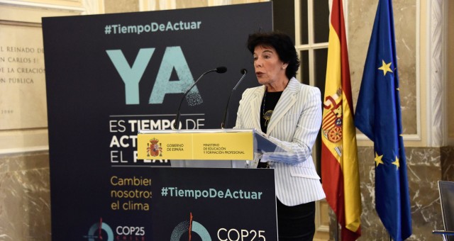 Celaá: el Gobierno actuará si Murcia fija por decreto el permiso parental
