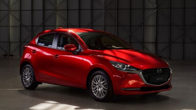 Mazda actualiza el Mazda2, que ya está disponible en España con un motor híbrido de 90 caballos