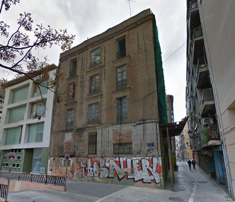 Fachada del edificio que será restaurado por la agencia municipal AUMSA. - 